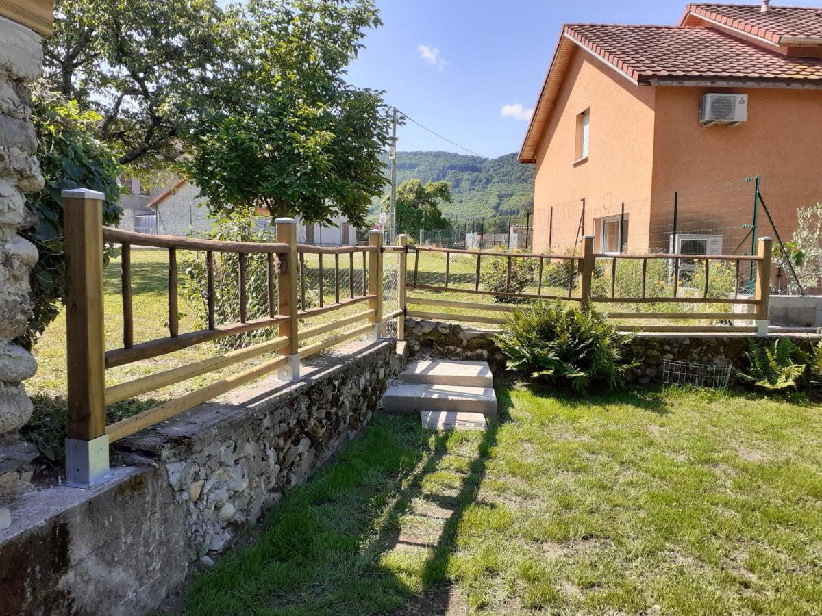 Les Copains D'Abord Villa Beaucroissant Buitenkant foto