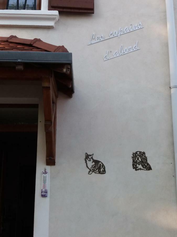 Les Copains D'Abord Villa Beaucroissant Buitenkant foto