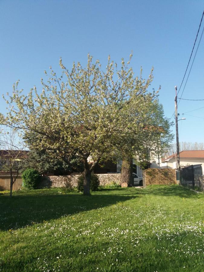 Les Copains D'Abord Villa Beaucroissant Buitenkant foto